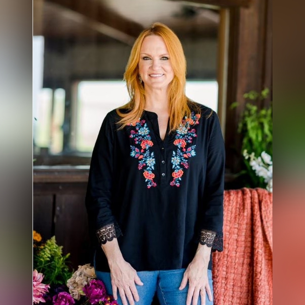 Pioneer Woman Black Floral Tunic Top